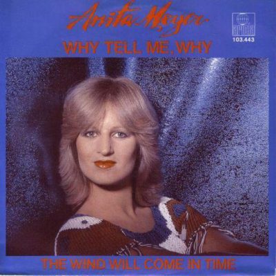 Anita Meyer – Why Tell Me, Why (1981) Flashback Tuesday – De powerballad die Nederland veroverde In 1981 bracht Anita Meyer haar grootste en meest iconische hit uit: Why Tell Me, Why. Geschreven door Piet Souer en Gregory Elias, is het een krachtige disco-/poptrack waarin Anita haar indrukwekkende vocale bereik combineert met emotie, energie en een vleugje drama.